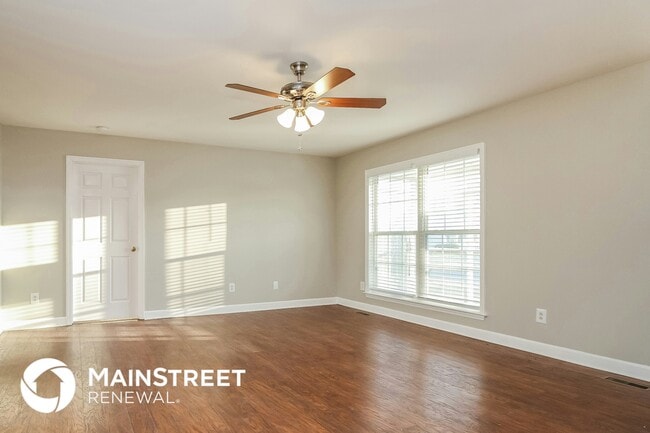 Photo - 2861 Sutherland Dr