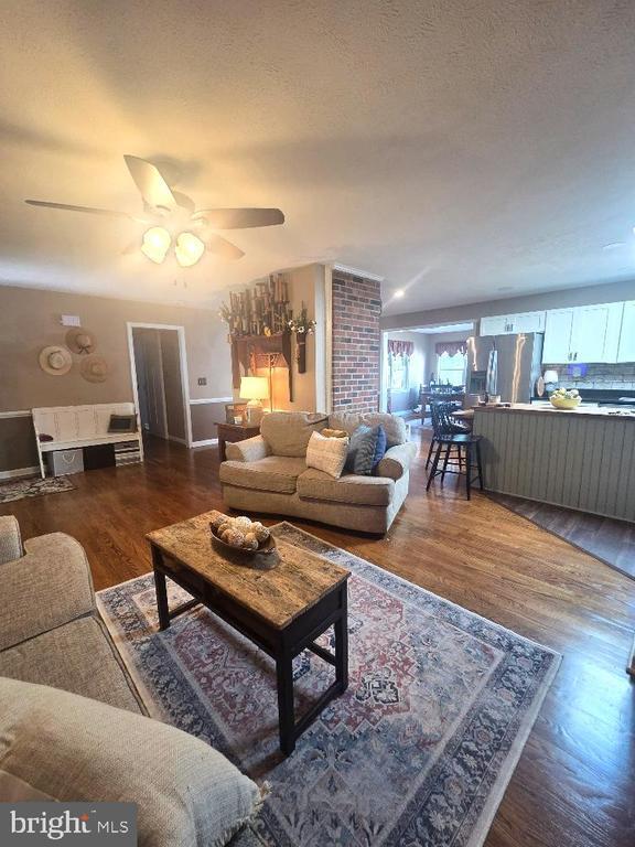 Photo - 3201 Lakeview Pkwy