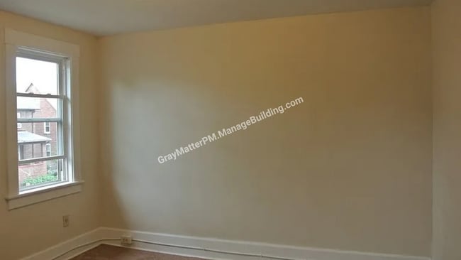 Photo - 861 Priestley Ave