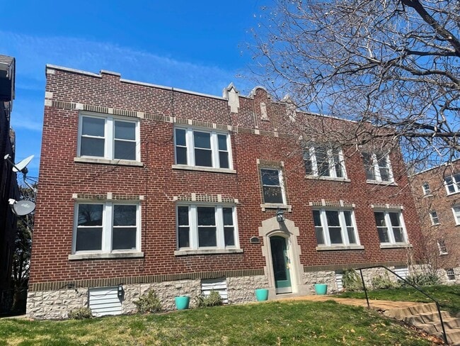Building Photo - 4568 Flad Ave Unit 2W