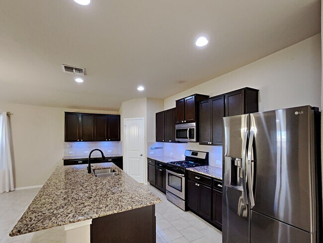 Photo - 721 Brown Thrasher