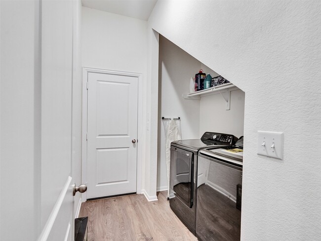 Photo - 419 Magnolia Ln