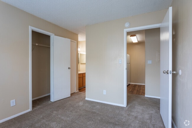 1BR, 1BA - 531 SF