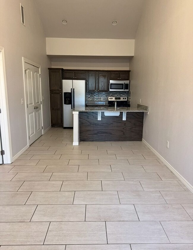 Building Photo - 401 S Davis Ave Unit 401