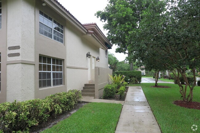 Building Photo - 6631 Via Regina Rental
