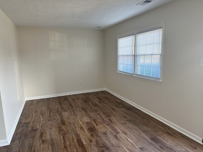 Photo - 113 Ash Hollow Dr