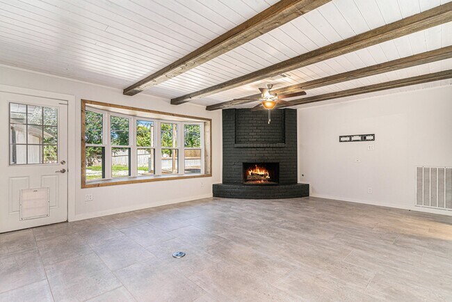 Photo - 1602 Loch Lake Dr