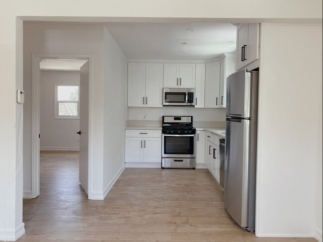 Building Photo - 1154 Cypress Ave Unit 1/2