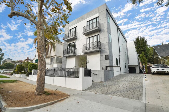 Photo - 4815 Elmwood Ave