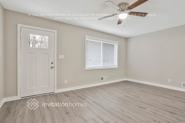 Photo - 327 Terrydale Dr SE