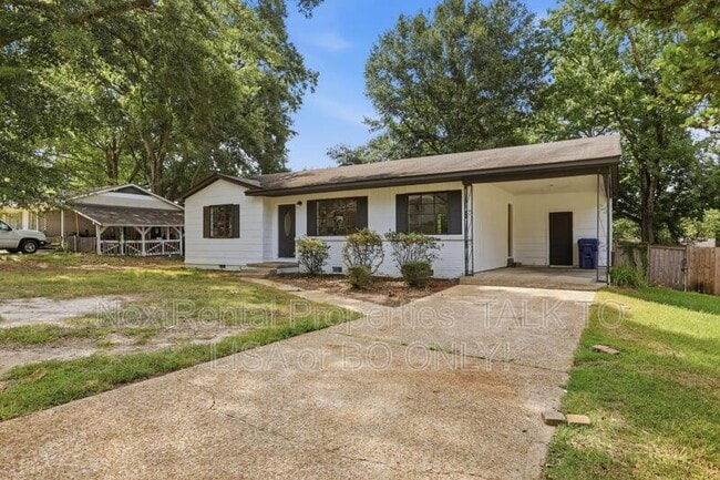 2033 Carolyn Ln