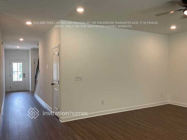 Photo - 212 E Millbrook Dr