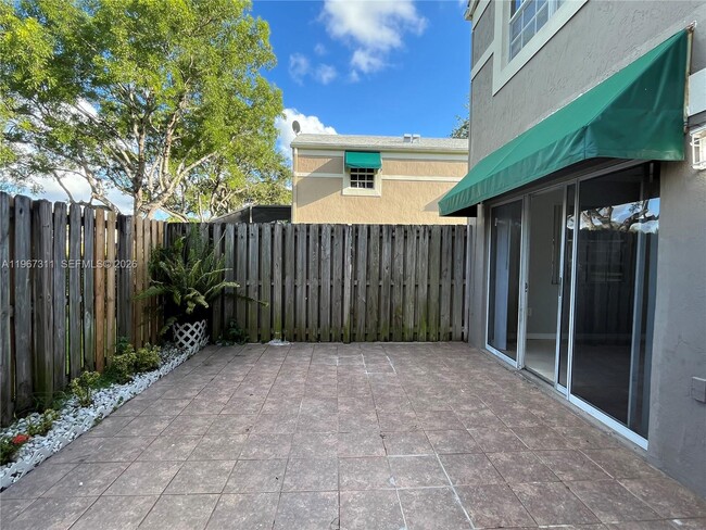 Photo - 5150 Lake Loop Rd