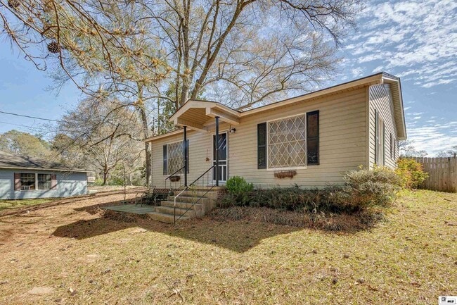 Photo - 1235 Henry Rd