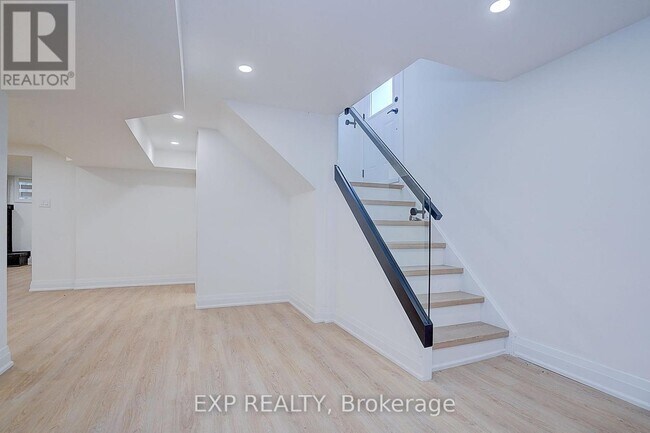 Photo - 36 Vauxhall Dr