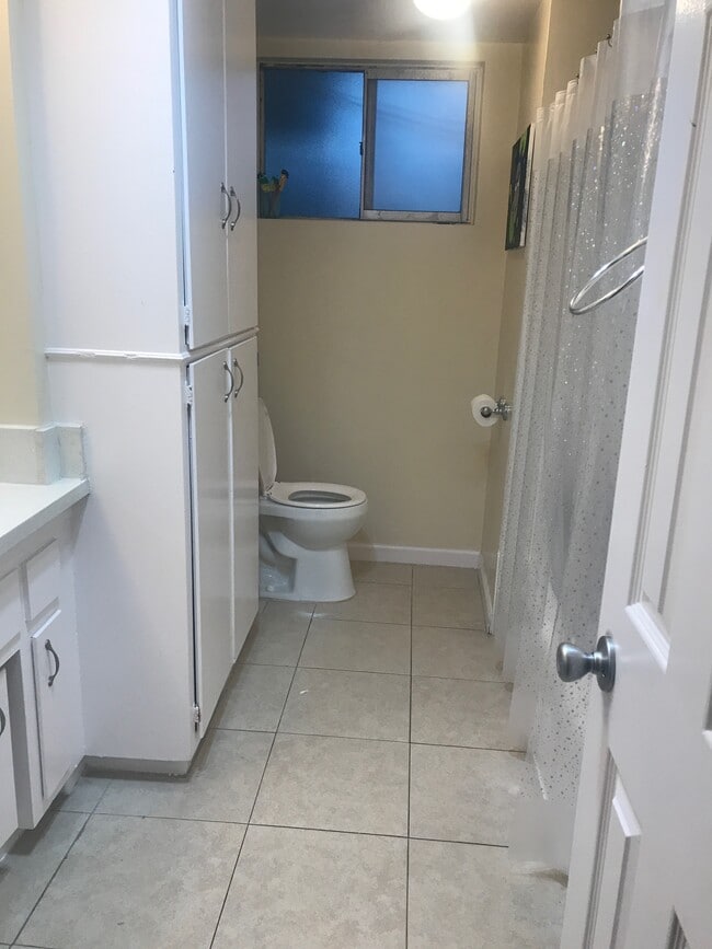 Building Photo - 3552 W 135th St Unit 3556