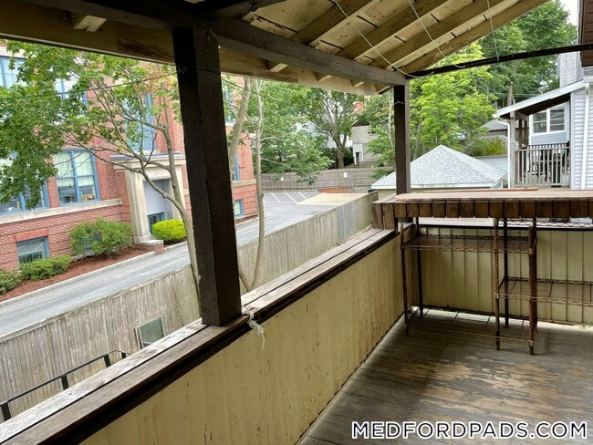 Building Photo - 10 Hume Ave Rental