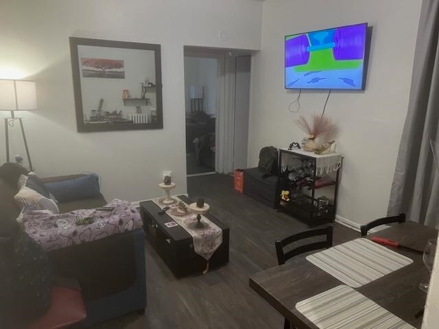 Photo - 9017 Bergenwood Ave Apartamento Unidad 4