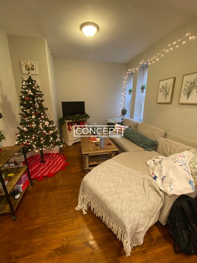 Building Photo - 16 Sewall St Unit 3