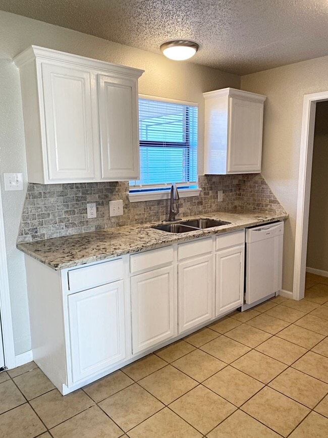 Photo - 5915 Bedford Dr