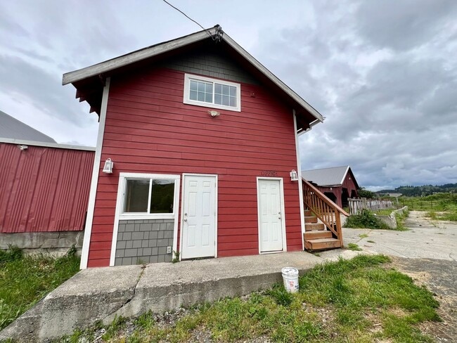 Building Photo - Charming Barn-Style 1BD/1BA – Country Setting