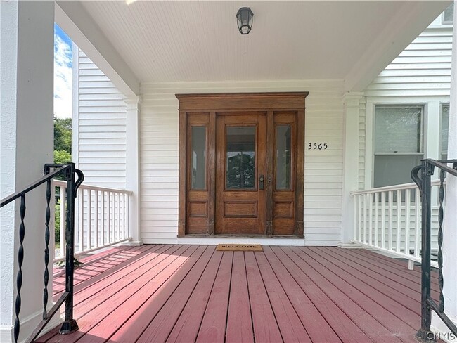 Photo - 3565 Oneida St