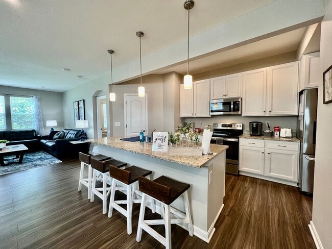 Photo - Fully Furnished Luxury Corporate Rental - ...
