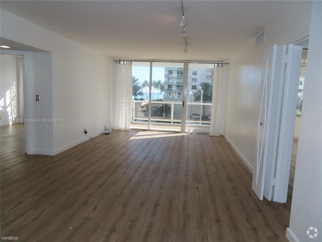 Building Photo - 2 br, 2 bath Condo - 5700 Collins Ave Apt 4C Unit Apt 4C