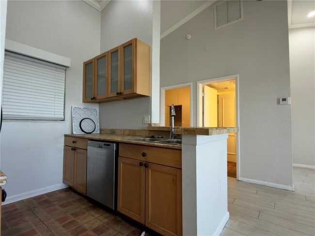 Photo - 2831 N Oakland Forest Dr Unit 304