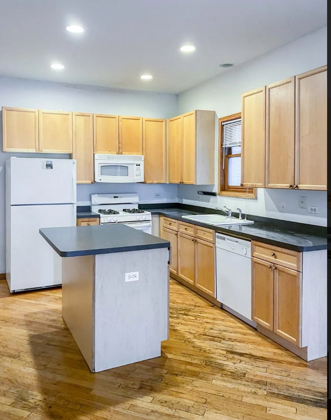 Building Photo - 2735 N Wayne Ave Unit 1n