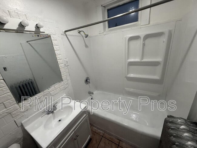 Photo - 1560 S 7th St Unidad Upper Rear