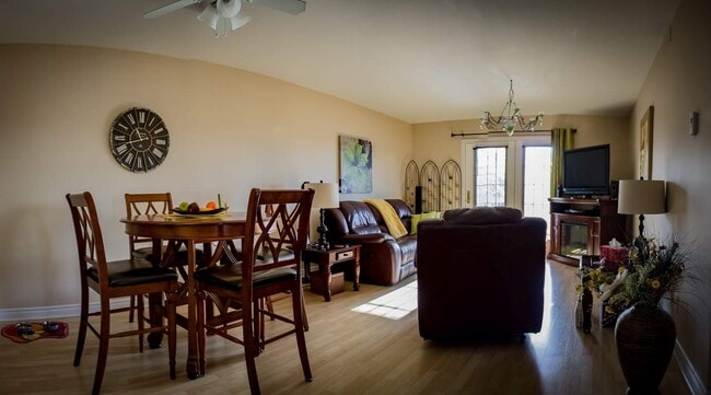 Photo - 715 & 735 Laurier Street