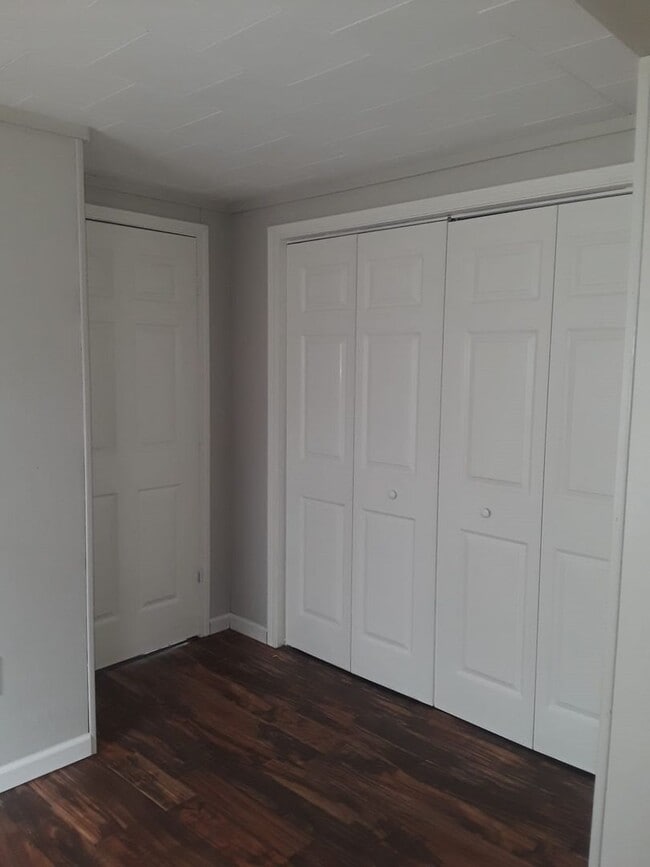 Photo - Cozy House located in a very quiet neighborhood, perfect for a small family or young professional!