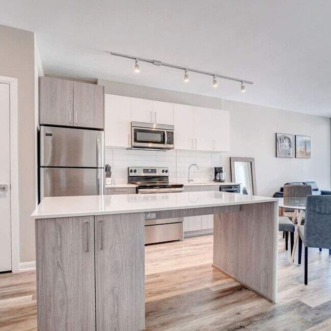 Photo - 1140 Wellington St. W Unit SI ID1223061P