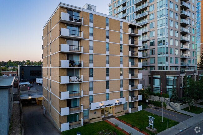 Photo - Queenswood House