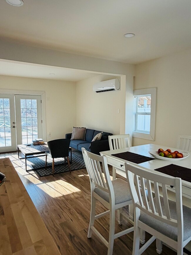 Photo - 515 Cow Hill Rd