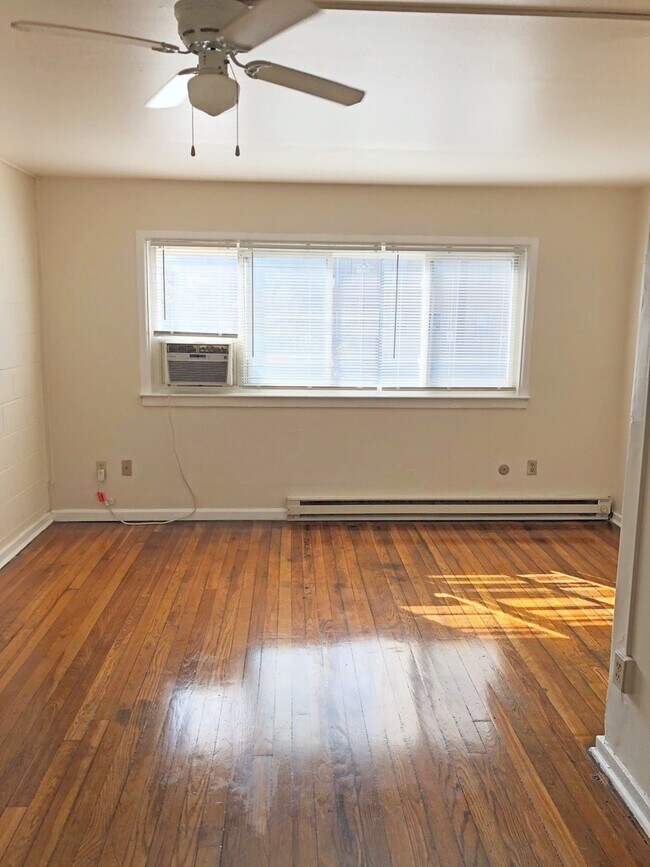 Photo - Maple Court