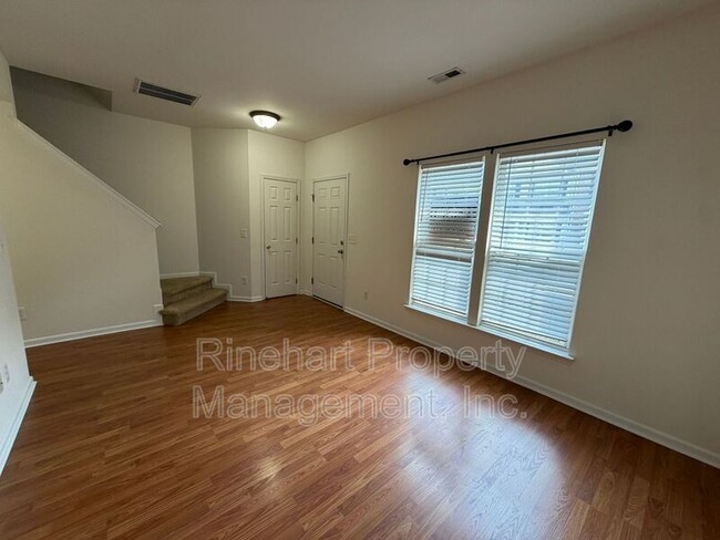Photo - 737 Atherton Way