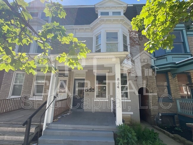 Building Photo - 834 E Philadelphia St Unit 3