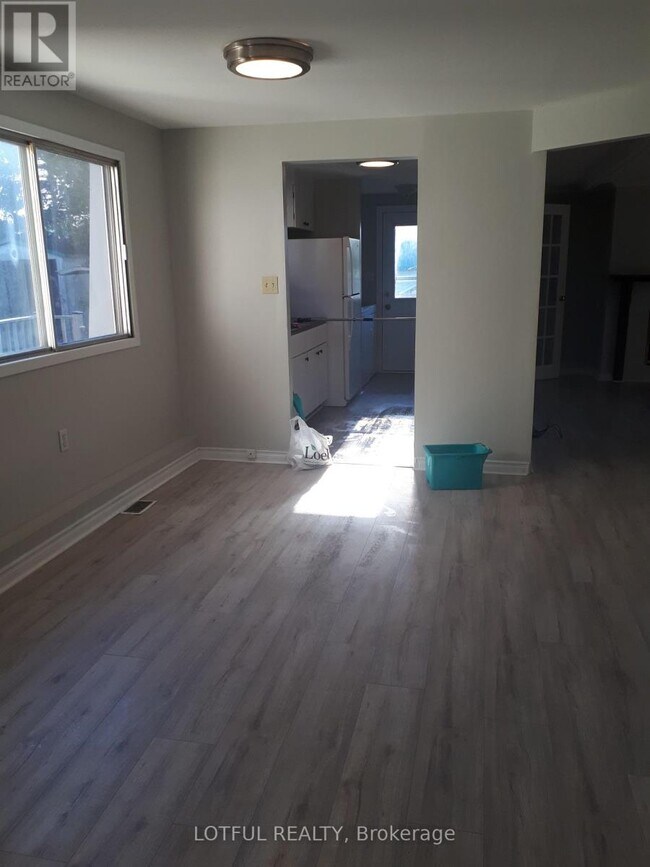Photo - 7592 Flewellyn Rd