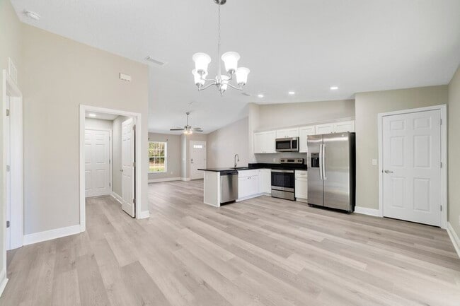 Photo - 1336 W Cary Dr