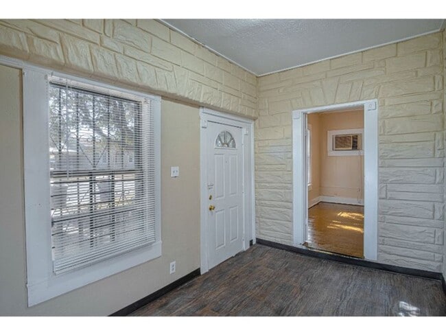 Photo - 2 BR 1 BA Gorgeous Home Near Downtown