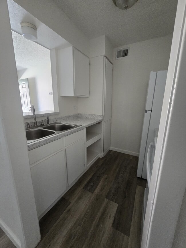 Photo - 1100 Indiana St