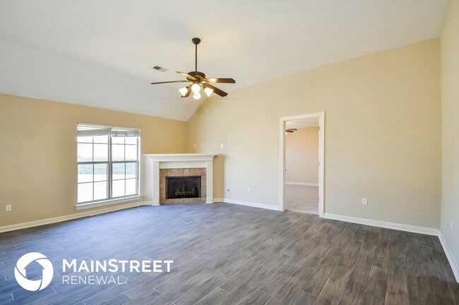 Photo - 8128 Park Pike