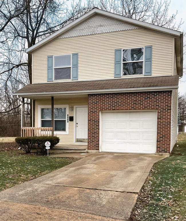 Building Photo - For Rent: 4-bedroom 2-bathroom single family home!