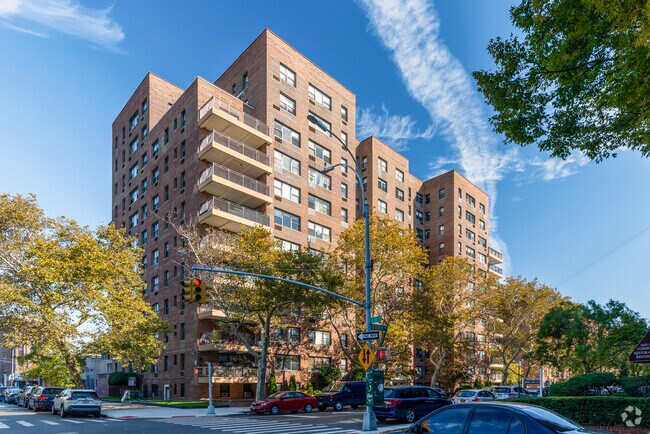 303 Beverley Rd - 303 Beverley Road