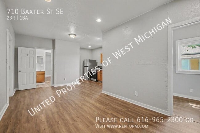 Photo - 710 Baxter St SE