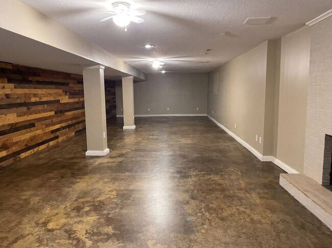Photo - 4321 NW Briarcliff Ln