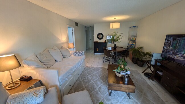 Photo - 7701 Camino Real Unidad A304