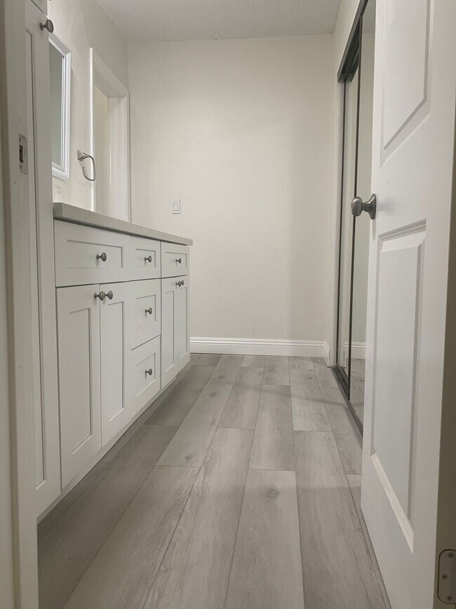 Photo - 5452 Sierra Vista Ave